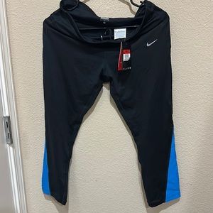 NWT Nike workout leggings (back pocket and mesh trim)